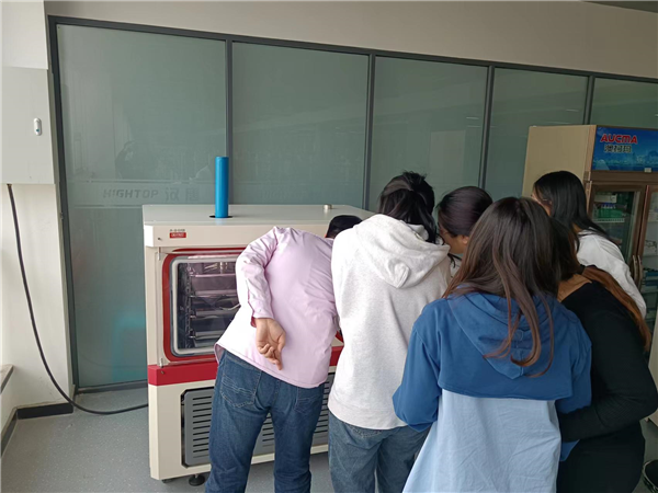 八步簡單操作低溫冷凍干燥機(jī)